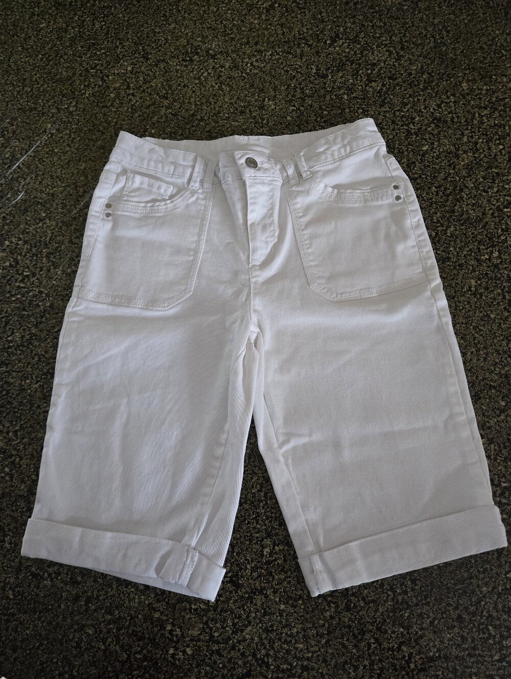 Jaclyn Smith Collection Women's 6 White Bermuda Denim Shorts Stretch Cuffed Hem